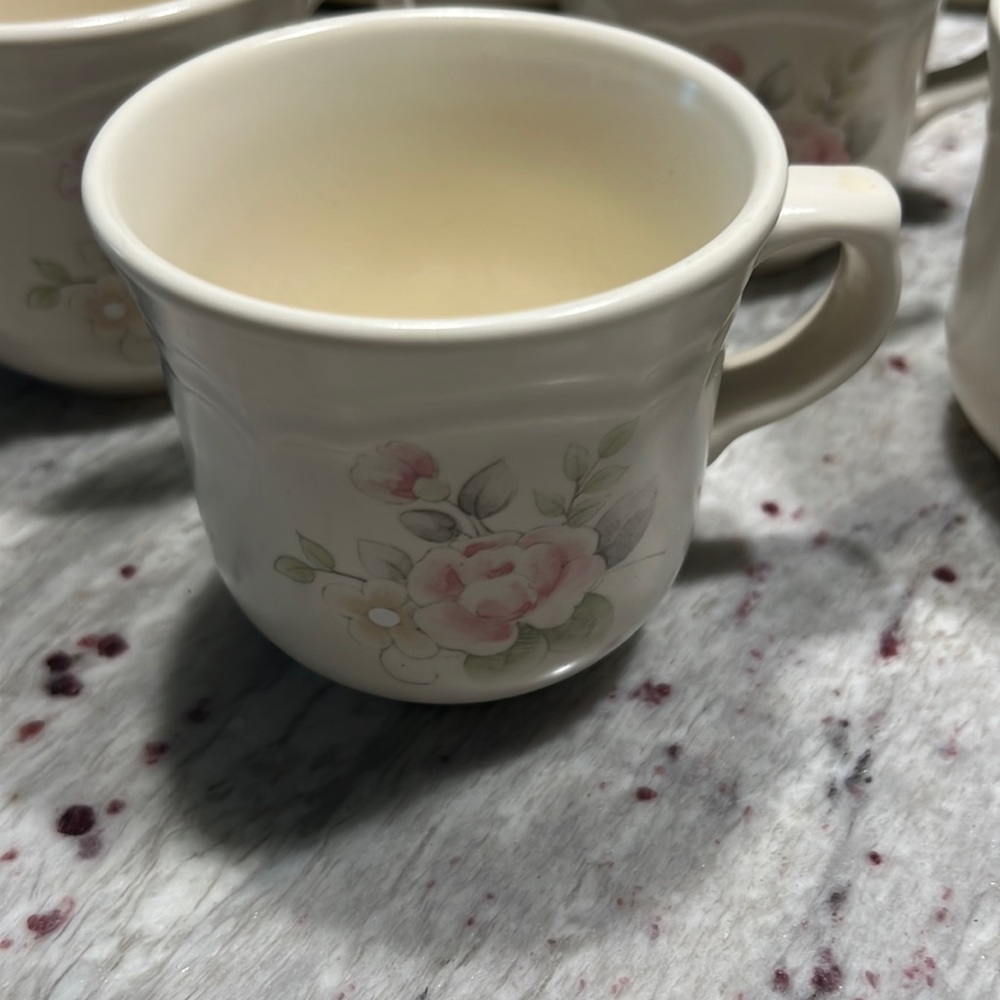 Pfaltzgraff tea rose coffee mugs and saucers. 8 of each